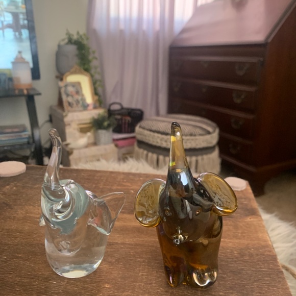 Hand blown glass elephants - Picture 2 of 2